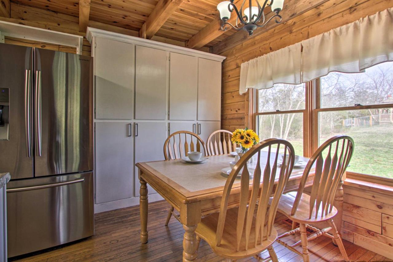 Rustic Cabin With Screened Deck 8 Mi To Dollywood Sevierville Exterior photo